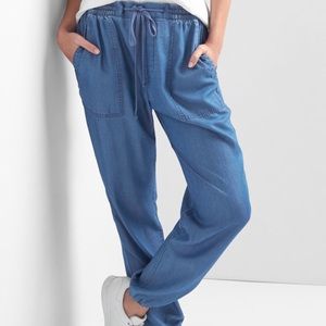 Brand New Gap women Joggers